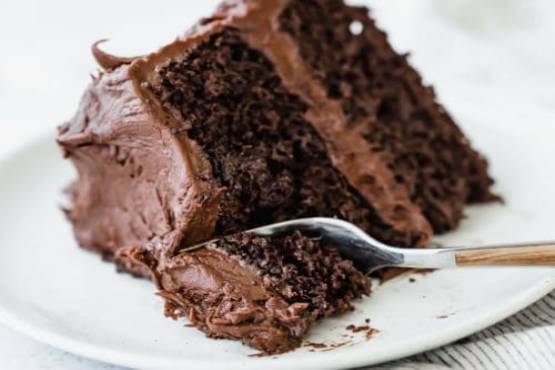 CHOCOLATE CAKE