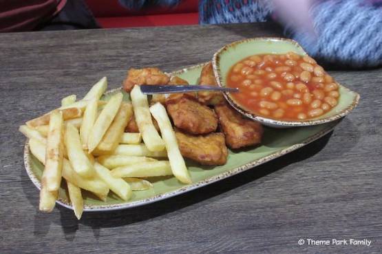 5 PCS CHICKEN NUGGETS CHIPS & BEANS