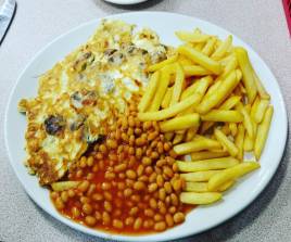 OMELETTE, CHIPS & BEANS