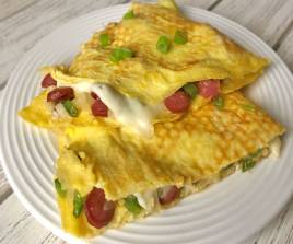 GARLIC SAUSAGE OMELETTE 